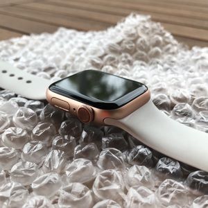 Apple Watch Series 4 (GPS + Cellular)